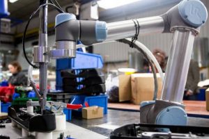 Cobots Simplify The Labor Shortage In Industry 
